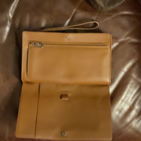 💸PENDING 💸 NWT & COA Bottega Veneta Clutch/Wristlet $1,050 - Picture 3 of 7